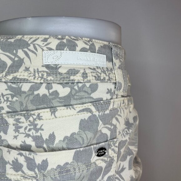 POINT ZERO Nicole Benisti Women's Floral Skinny Leg Denim Shorts - NWT - Picture 4 of 5